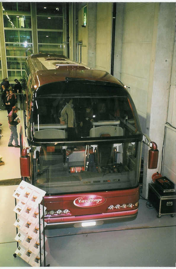 (065'135) - Car Rouge, Kerzers - Nr. 14/FR 300'614 - Neoplan am 18. Januar 2004 in Bern, Ferienmesse