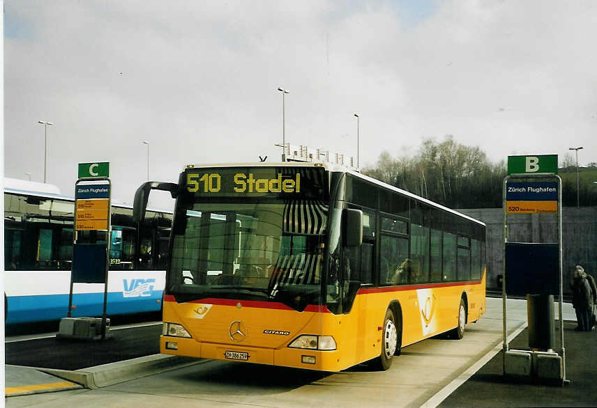 (065'513) - ASN Stadel - ZH 386'259 - Mercedes am 16. Februar 2004 in Zrich, Flughafen