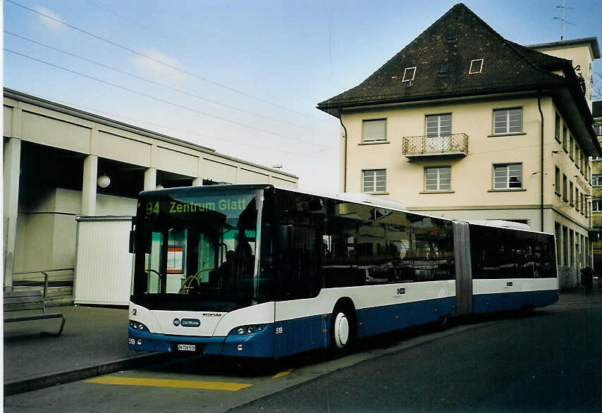 (065'533) - VBZ Zrich - Nr. 519/ZH 726'519 - Neoplan am 16. Februar 2004 beim Bahnhof Oerlikon