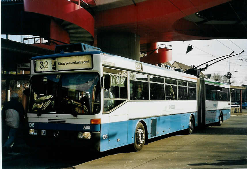 (065'602) - VBZ Zrich - Nr. 106 - Mercedes Gelenktrolleybus am 16. Februar 2004 in Zrich, Bucheggplatz