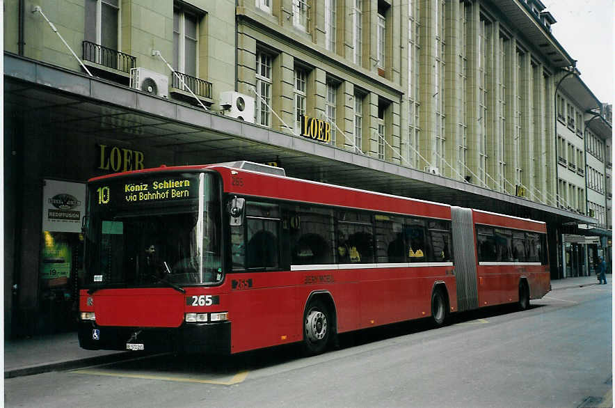 (065'829) - Bernmobil, Bern - Nr. 265/BE 572'265 - Volvo/Hess am 29. Februar 2004 beim Bahnhof Bern