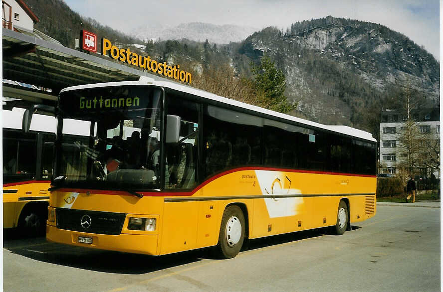 (066'332) - AVG Meiringen - Nr. 69/BE 416'769 - Mercedes am 27. Mrz 2004 in Meiringen, Postautostation
