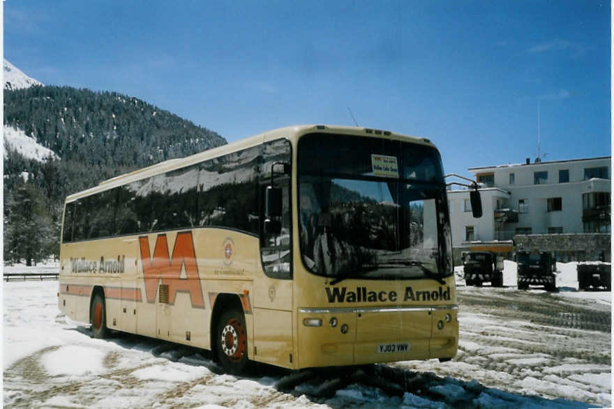 (066'702) - Aus England: Wallace, Torquay - YJ03 VNV - Plaxton am 20. April 2004 in St. Moritz, Skihaus