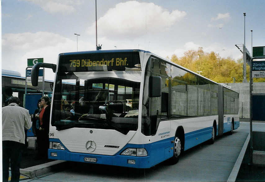 (067'214) - Welti-Furrer, Zrich - Nr. 96/ZH 718'196 - Mercedes am 24. April 2004 in Zrich, Flughafen