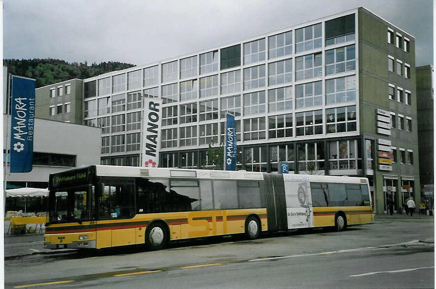 (067'314) - STI Thun - Nr. 89/BE 572'089 - MAN am 7. Mai 2004 beim Bahnhof Thun