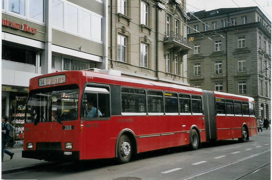 (067'524) - Bernmobil, Bern - Nr. 288/BE 419'288 - Volvo/R&J-Hess-Gangloff am 13. Mai 2004 beim Bahnhof Bern