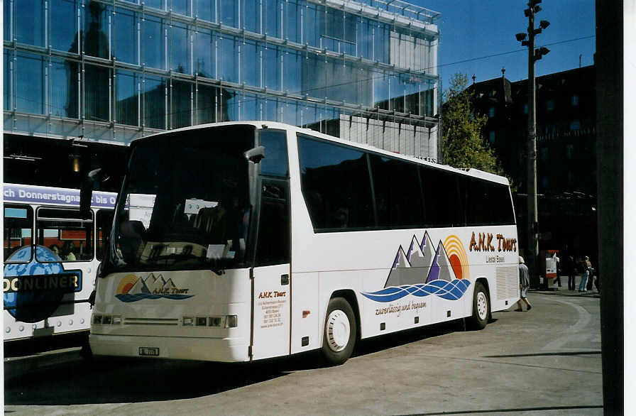 (067'608) - A.N.K. Tours, Muttenz - BL 7778 - Drgmller am 17. Mai 2004 beim Bahnhof Bern
