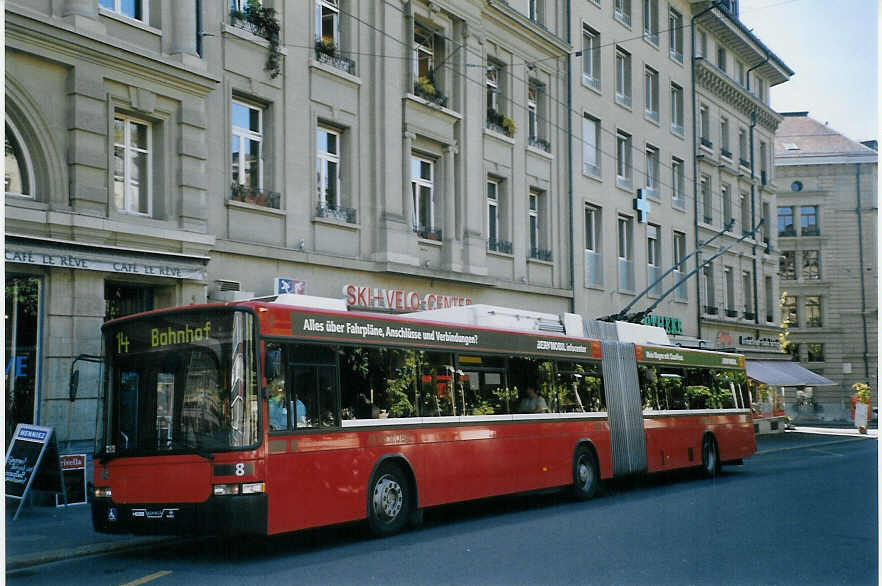 (067'613) - Bernmobil, Bern - Nr. 8 - NAW/Hess Gelenktrolleybus am 17. Mai 2004 in Bern, Hirschengraben