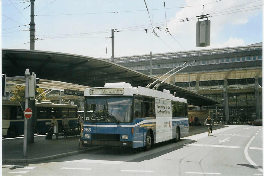 (067'736) - VBL Luzern - Nr. 268 - NAW/R&J-Hess Trolleybus am 23. Mai 2004 beim Bahnhof Luzern