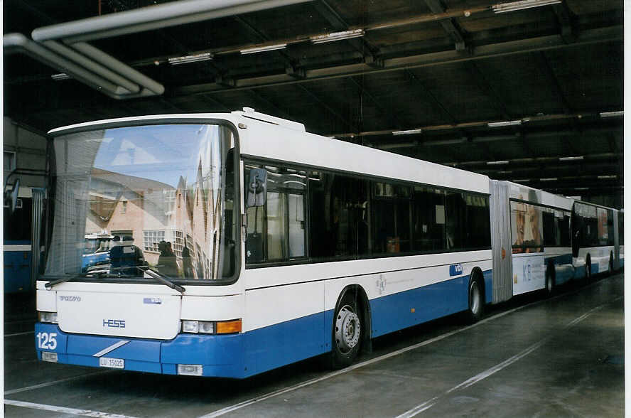 (067'833) - VBL Luzern - Nr. 125/LU 15'025 - Volvo/Hess am 23. Mai 2004 in Luzern, Depot