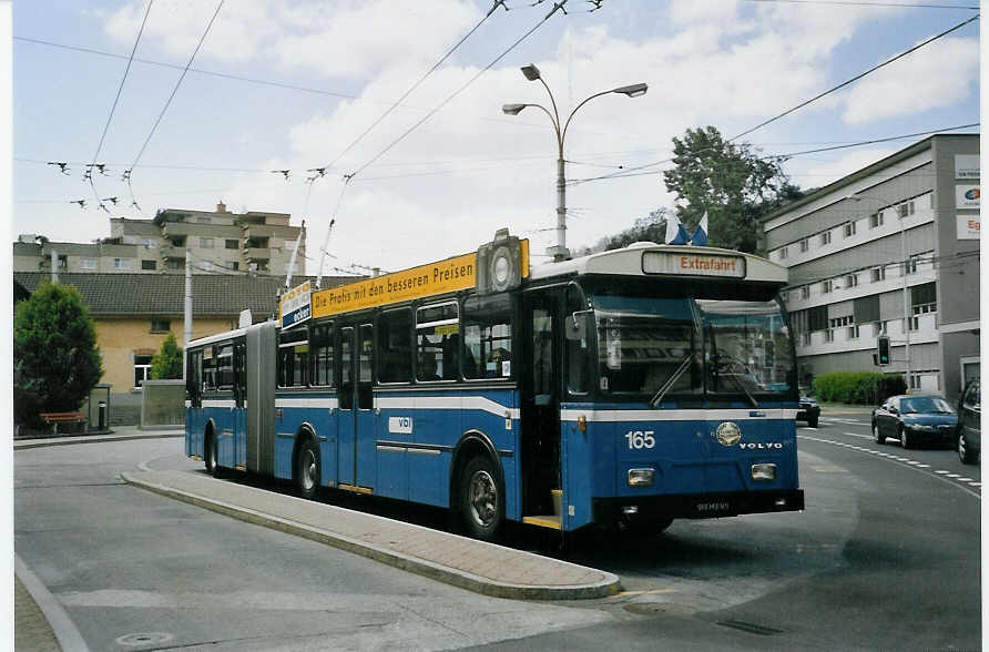 (067'904) - VBL Luzern - Nr. 165 - Volvo/Hess Gelenktrolleybus am 23. Mai 2004 in Kriens, Endstation