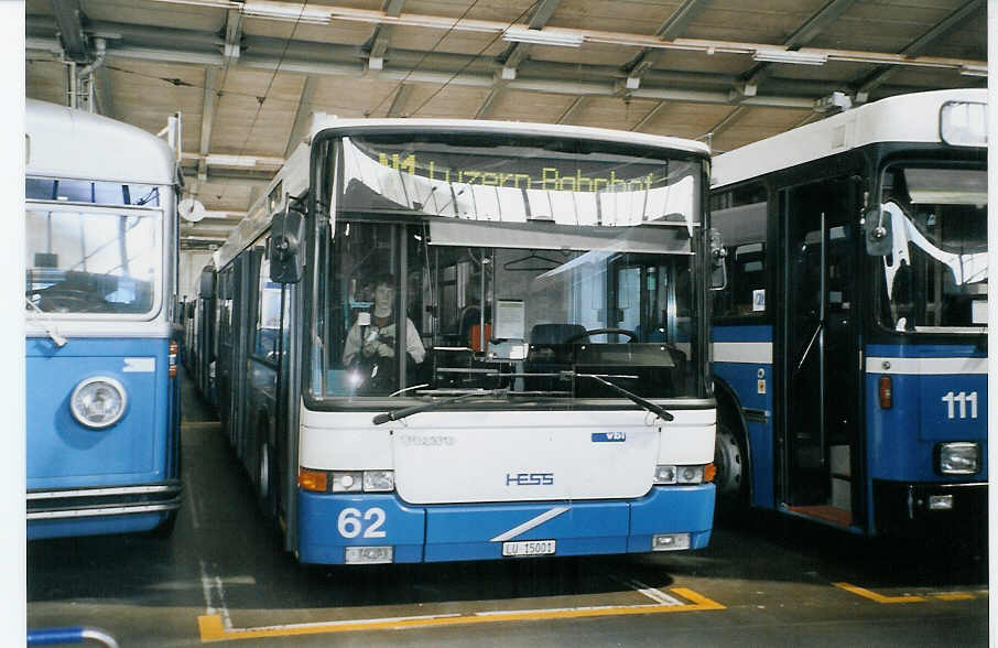 (067'932) - VBL Luzern - Nr. 62/LU 15'001 - Volvo/Hess am 23. Mai 2004 in Luzern, Depot
