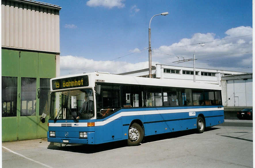 (068'003) - VBL Luzern - Nr. 555/LU 15'102 - Mercedes (ex Gowa, Luzern Nr. 55) am 23. Mai 2004 in Luzern, Garage Gowa