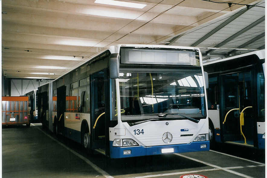 (068'009) - VBL Luzern - Nr. 134/LU 15'072 - Mercedes am 23. Mai 2004 in Luzern, Depot