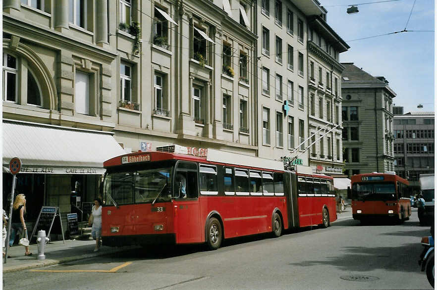 (068'222) - Bernmobil, Bern - Nr. 33 - FBW/Hess Gelenktrolleybus am 10. Juni 2004 in Bern, Hirschengraben