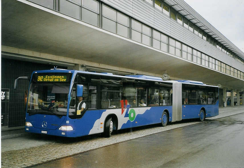 (068'431) - VZO Grningen - Nr. 65/ZH 494'065 - Mercedes am 19. Juni 2004 beim Bahnhof Uster