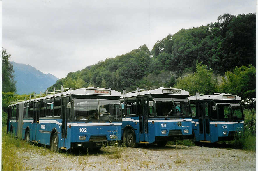 (068'614) - VBL Luzern - Nr. 102 + 107 + 103 - Volvo/Hess am 19. Juni 2004 in Nfels