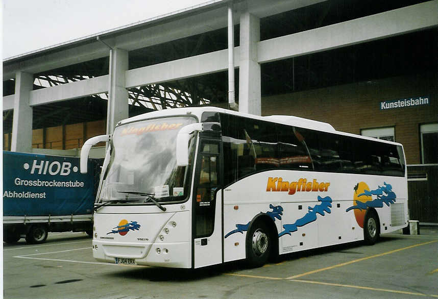(068'715) - Aus England: Kingfisher, Blackwood - Nr. 90/FJ04 ERX - Volvo/Jonkheere am 22. Juni 2004 in Thun, Grabengut