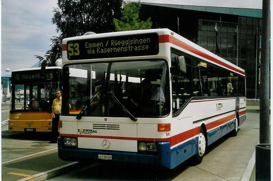 (068'729) - AAGR Rothenburg - Nr. 54/LU 138'469 - Mercedes (ex AAGL Liestal Nr. 62) am 27. Juni 2004 beim Bahnhof Luzern