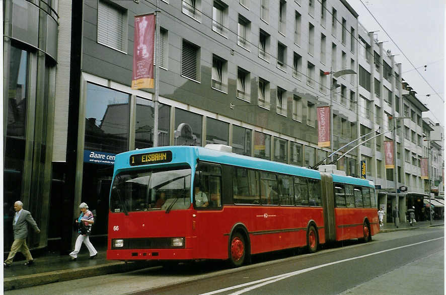 (068'926) - VB Biel - Nr. 66 - Volvo/R&J Gelenktrolleybus am 7. Juli 2004 in Biel, Zentralplatz