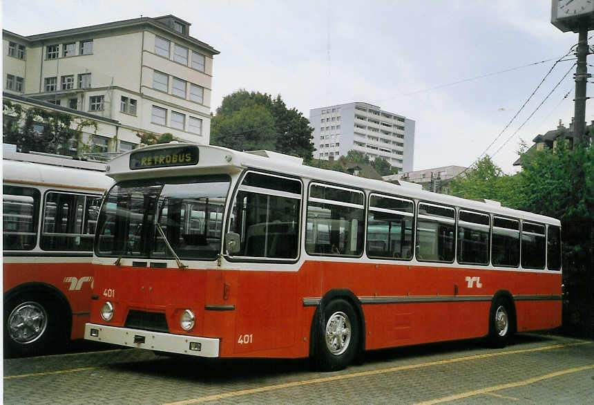 (069'023) - TL Lausanne (Rtrobus) - Nr. 401 - FBW/Hess am 8. Juli 2004 in Lausanne, Dpt Borde