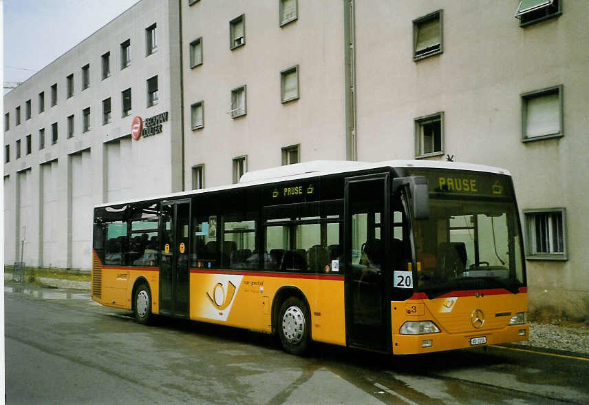 (069'206) - SAPJV, L'Isle - Nr. 3/VD 1114 - Mercedes am 8. Juli 2004 beim Bahnhof Nyon
