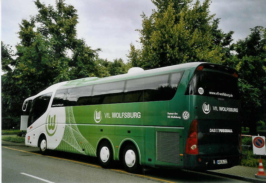 (069'419) - Aus Deutschland: WVG Wolfsburg - WOB-BL 222 - Scania/Irizar am 11. Juli 2004 in Thun, Hotel Seepark
