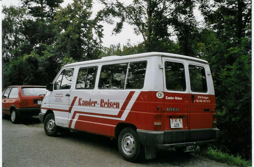 (069'528) - Kander-Reisen, Frutigen - Nr. 8/BE 408 - Renault am 20. Juli 2004 in Steffisburg, Fhrenstrasse