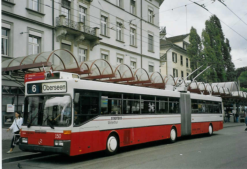 (070'025) - SW Winterthur - Nr. 150 - Mercedes Gelenktrolleybus am 21. August 2004 beim Hauptbahnhof Winterthur