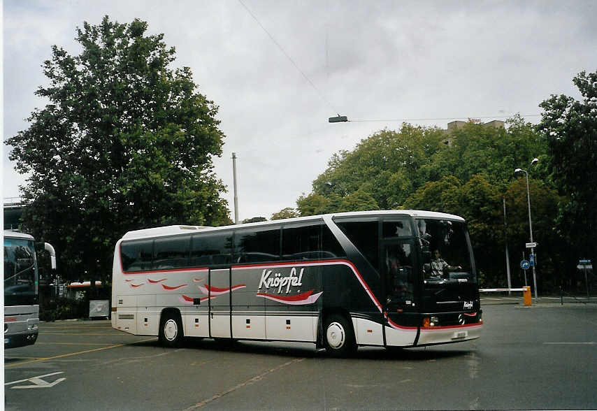 (070'116) - Knpfel, Dinhard - ZH 383'323 - Mercedes am 21. August 2004 in Zrich, Sihlquai