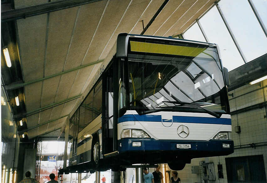 (070'836) - ZVB Zug - Nr. 4/ZG 3354 - Mercedes/Hess am 11. September 2004 in Zug, Garage