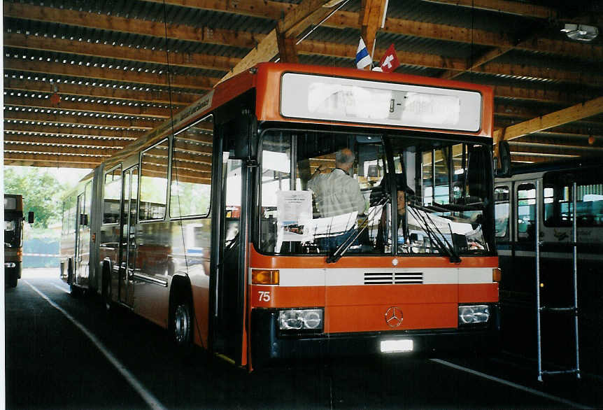(070'902) - ZVB Zug - Nr. 75/ZG 46'075 - Mercedes/Hess am 11. September 2004 in Zug, Garage