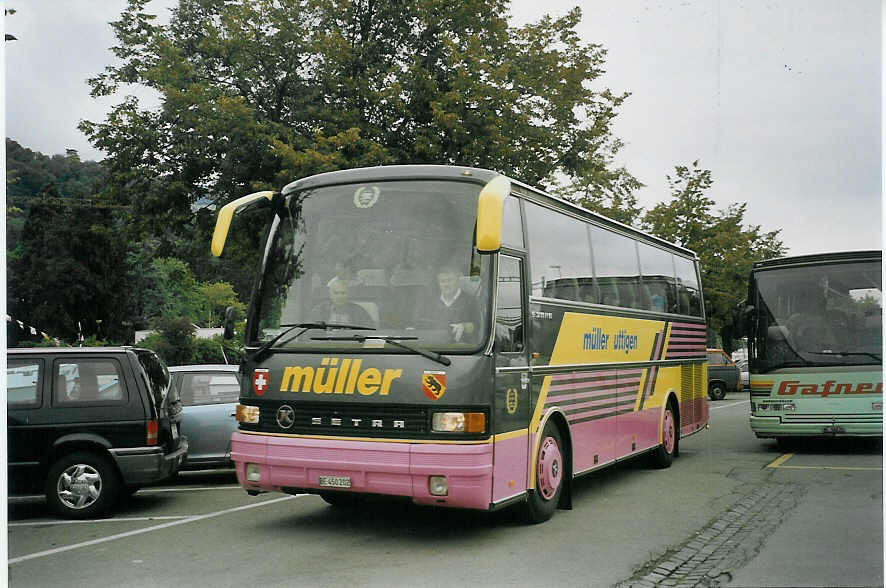 (071'231) - Mller, Uttigen - BE 450'202 - Setra am 26. September 2004 in Thun, CarTerminal