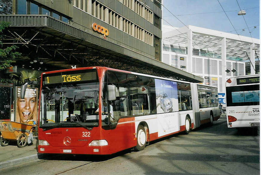 (071'509) - SW Winterthur - Nr. 322/ZH 687'322 - Mercedes am 4. Oktober 2004 beim Hauptbahnhof Winterthur