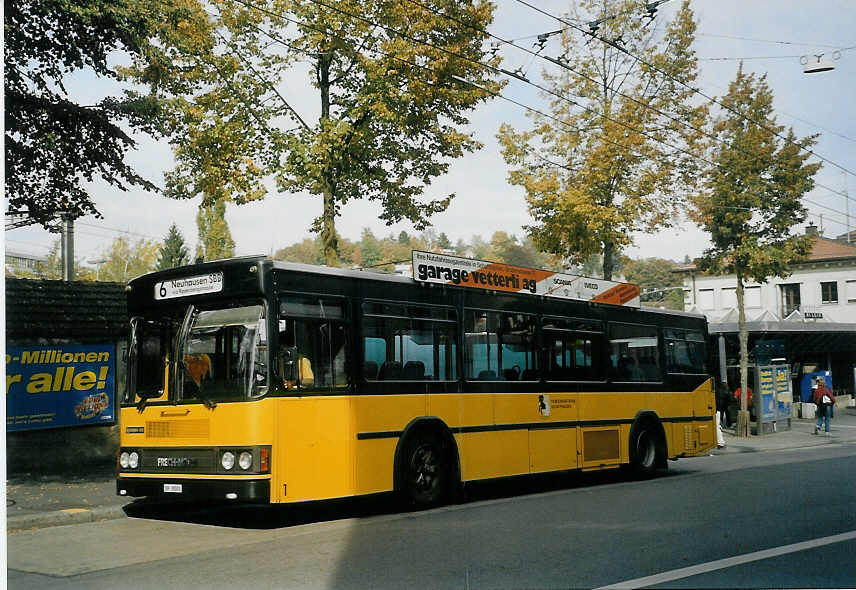 (071'607) - VBSH Schaffhausen - Nr. 1/SH 38'001 - Scania/FHS am 4. Oktober 2004 beim Bahnhof Schaffhausen