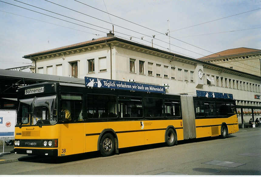 (071'615) - VBSH Schaffhausen - Nr. 38/SH 38'038 - Scania/FHS (ex Nr. 12) am 4. Oktober 2004 beim Bahnhof Schaffhausen
