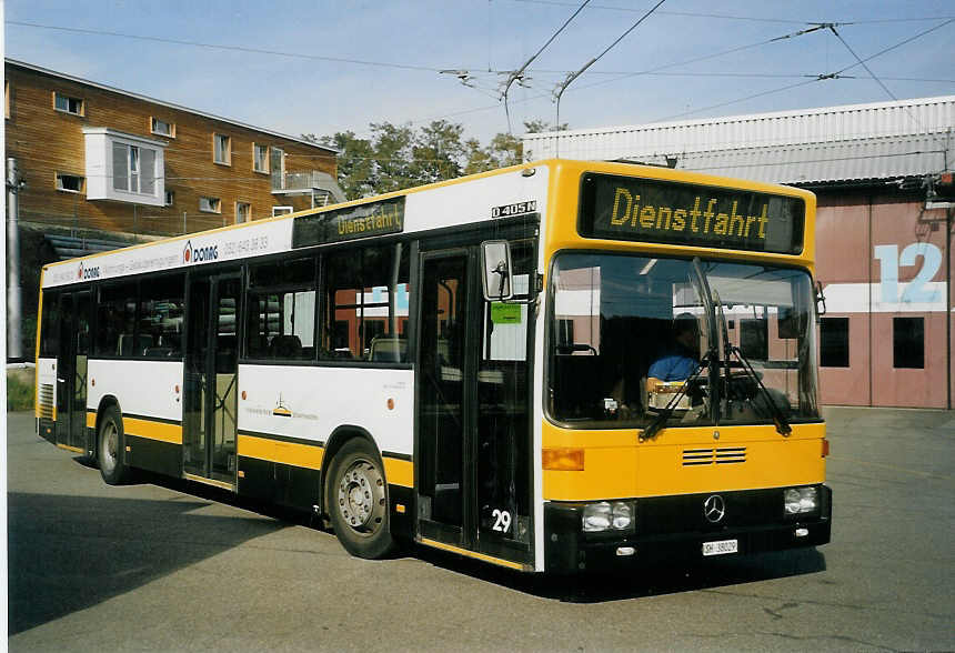 (071'624) - VBSH Schaffhausen - Nr. 29/SH 38'029 - Mercedes am 4. Oktober 2004 in Schaffhausen, Busdepot