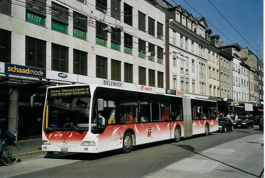 (071'720) - ABM Meinisberg - Nr. 3/BE 281'744 - Mercedes am 5. Oktober 2004 in Biel, Guisanplatz