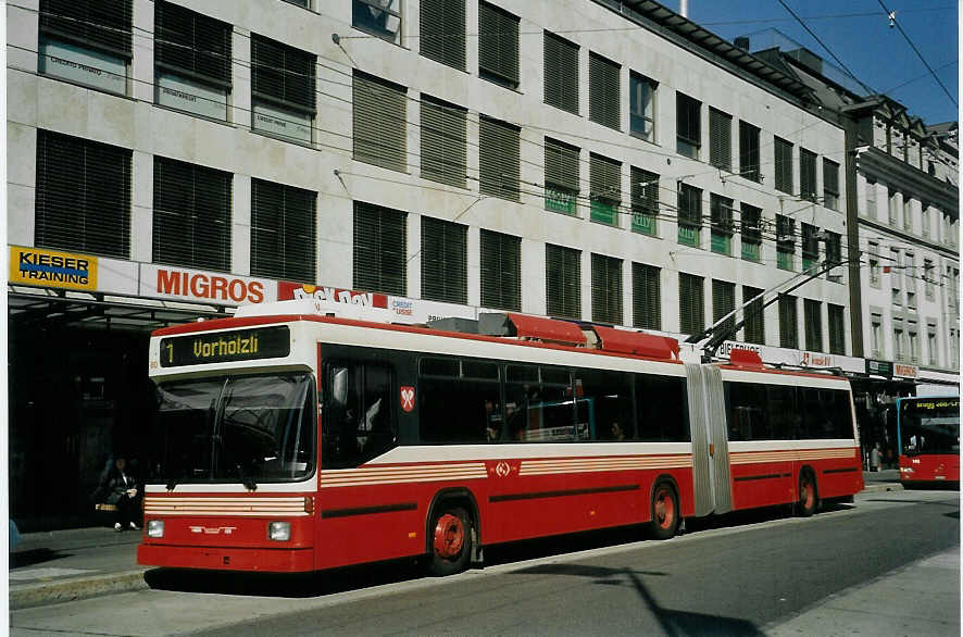 (071'721) - VB Biel - Nr. 80 - NAW/Hess Gelenktrolleybus am 5. Oktober 2004 in Biel, Guisanplatz