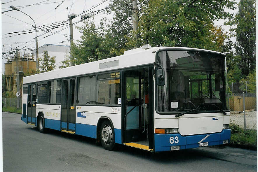 (071'835) - VBL Luzern - Nr. 63/LU 15'002 - Volvo/Hess am 9. Oktober 2004 in Luzern, Depot