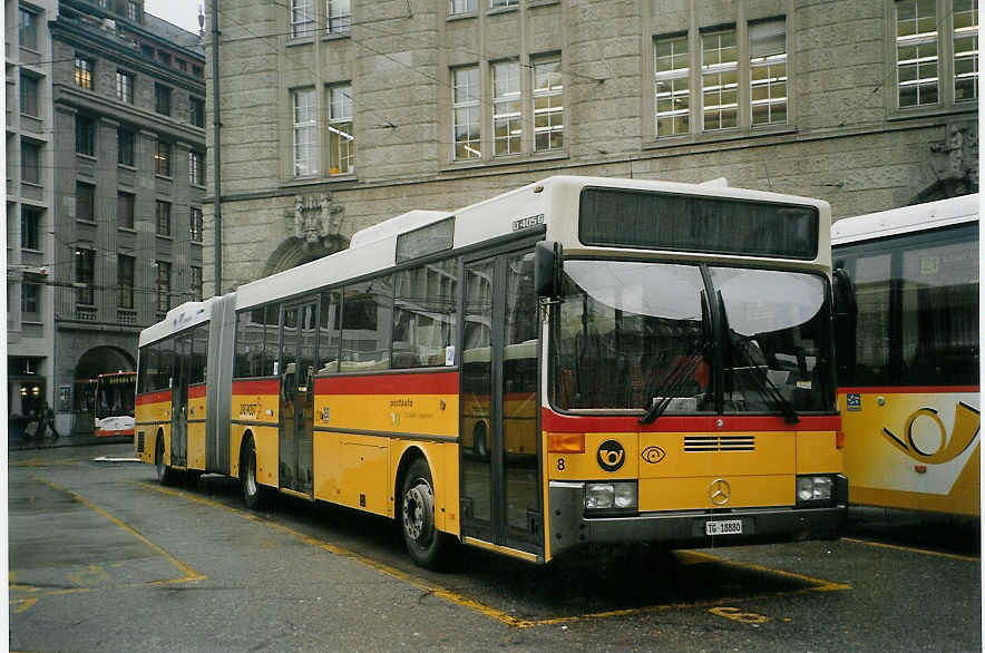 (071'912) - Cars Alpin Neff, Arbon - Nr. 8/TG 18'880 - Mercedes (ex P 27'723) am 11. Oktober 2004 beim Bahnhof St. Gallen