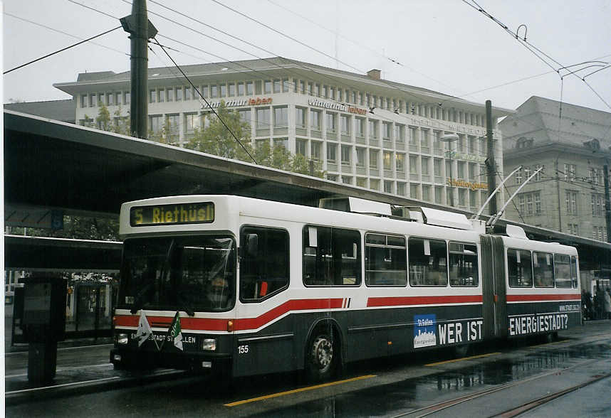 (072'001) - VBSG St. Gallen - Nr. 155 - NAW/Hess Gelenktrolleybus am 11. Oktober 2004 beim Bahnhof St. Gallen