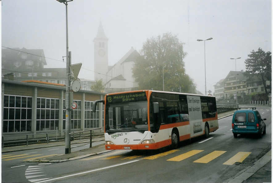 (072'020) - VBH Herisau - Nr. 1/AR 20'557 - Mercedes am 11. Oktober 2004 beim Bahnhof Herisau