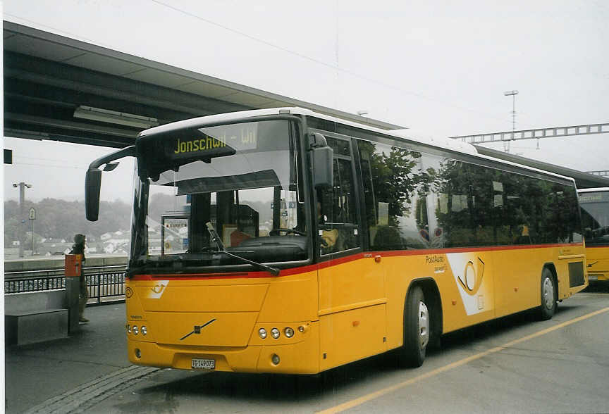 (072'107) - Schmidt, Jonschwil - TG 149'073 - Volvo (ex Buner&Schmidt, Jonschwil) am 11. Oktober 2004 beim Bahnhof Uzwil