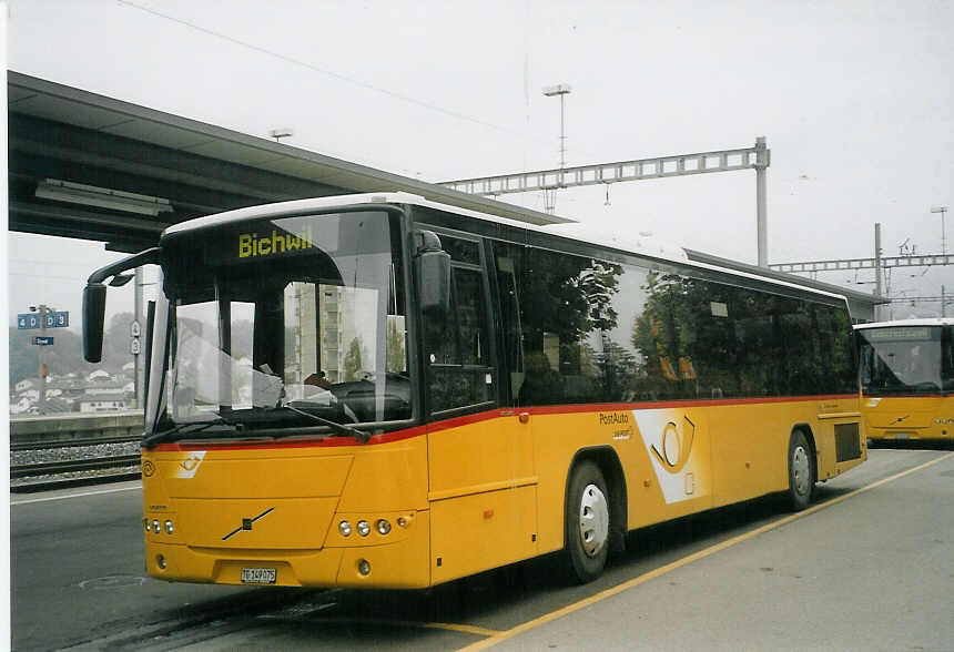 (072'108) - Schmidt, Jonschwil - TG 149'075 - Volvo (ex Buner&Schmidt, Jonschwil) am 11. Oktober 2004 beim Bahnhof Uzwil