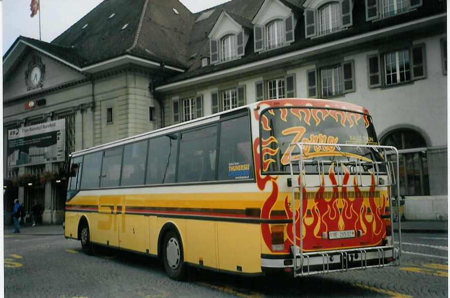 (072'211) - STI Thun - Nr. 2/BE 26'532 - Setra (ex ATGH Heiligenschwendi Nr. 2) am 16. Oktober 2004 beim Bahnhof Thun