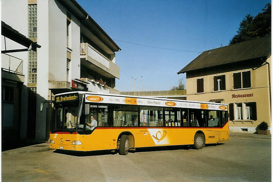 (072'323) - PostAuto Nordwestschweiz - BL 170'211 - Mercedes (ex P 25'246) am 24. Oktober 2004 beim Bahnhof Zwingen