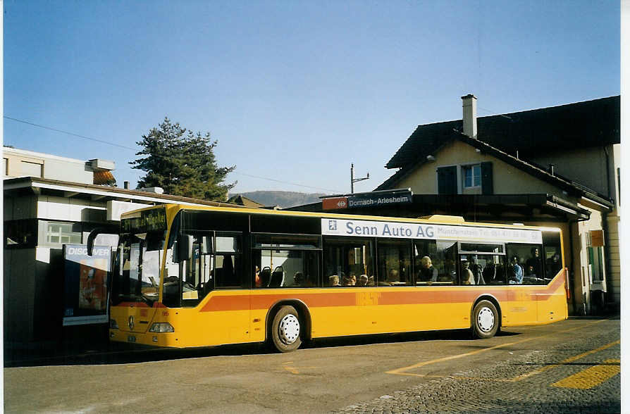 (072'324) - BLT Oberwil - Nr. 95/BL 7957 - Mercedes am 24. Oktober 2004 beim Bahnhof Dornach-Arlesheim