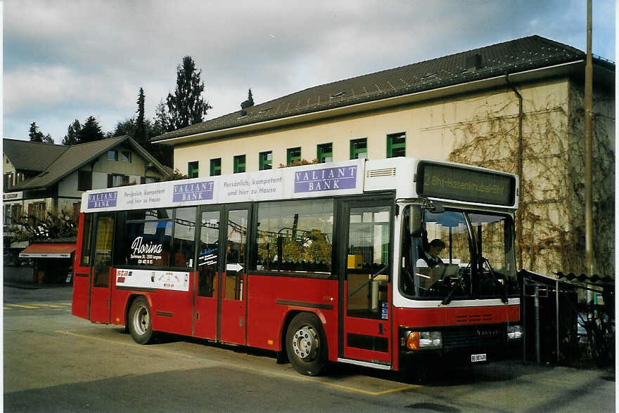 (072'601) - AOE Langnau - Nr. 9/BE 387'470 - Neoplan am 8. November 2004 beim Bahnhof Langnau