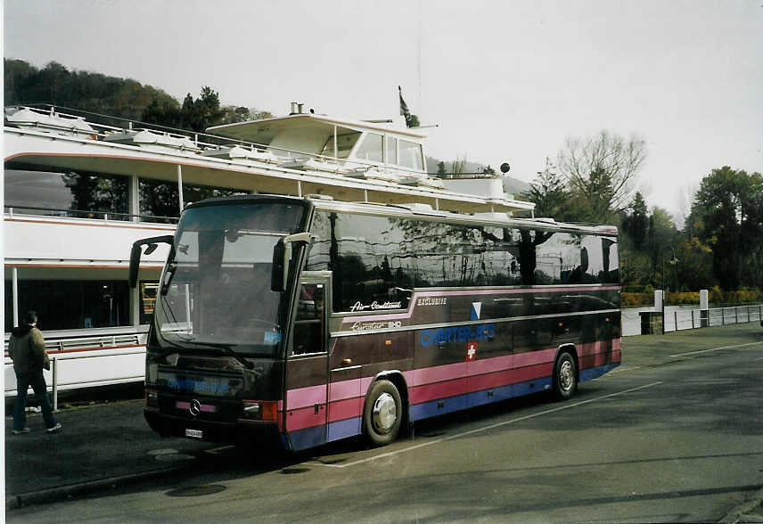 (072'618) - Charter-Bus, Zrich - ZH 424'688 - Mercedes/Auwrter am 14. November 2004 bei der Schifflndte Thun